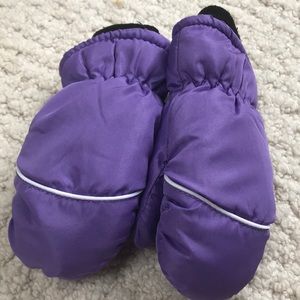 Purple mittens size 3T